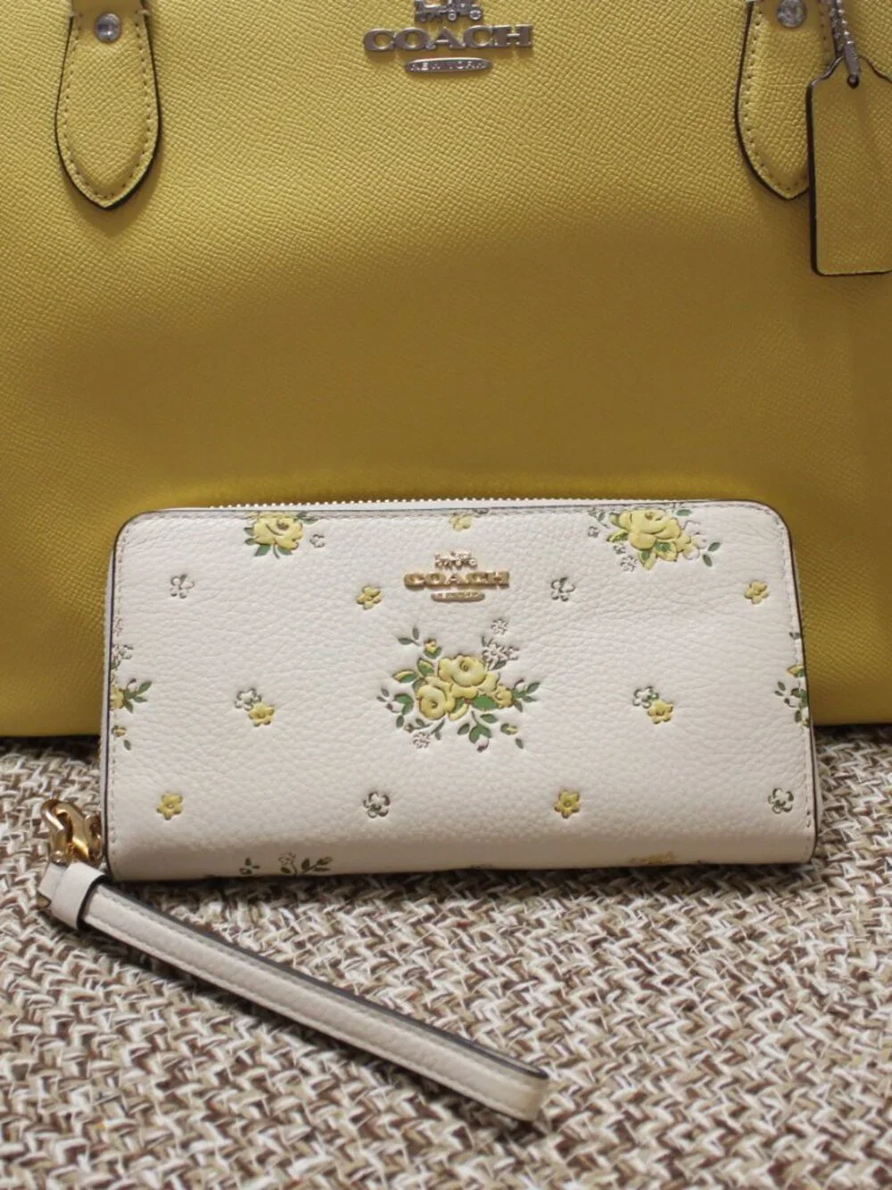 NWT COACH TOTE/PURSE, CONTINENTAL WALLET/COIN PURSE KEY FOB/ WALLET/SCARF SET! - Picture 5 of 16